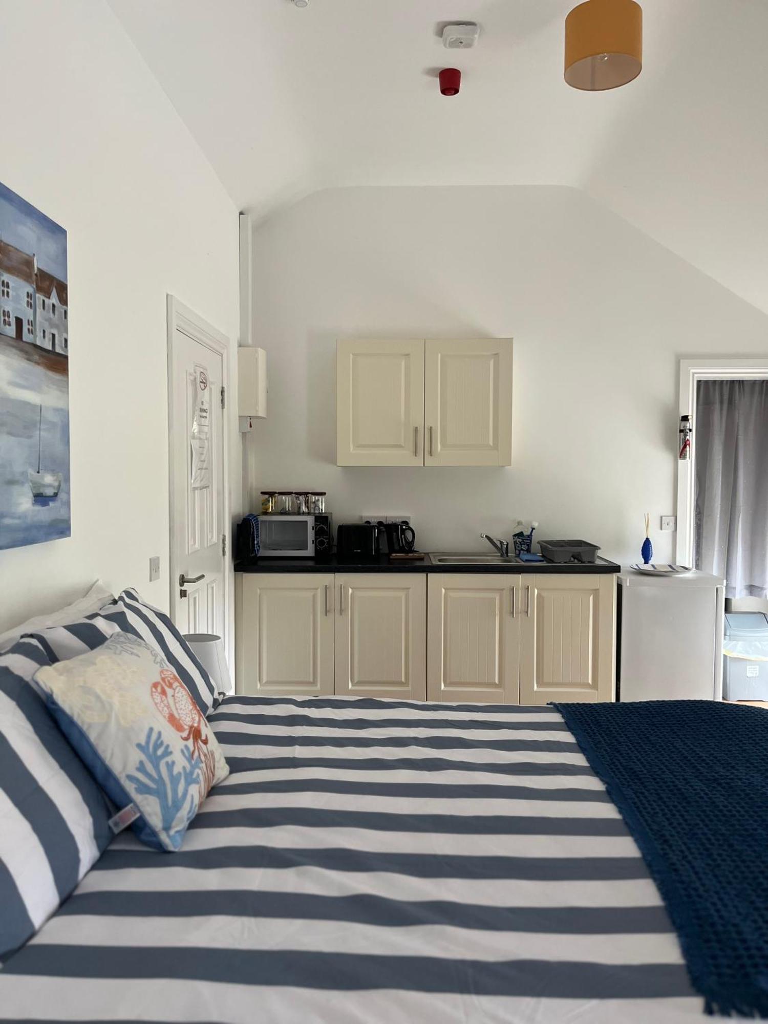 Mcgrath'S Bar & Accommodation Causeway Exteriér fotografie